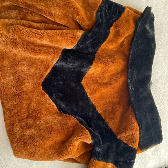 Fluffy jacket - Picture 3 of 3